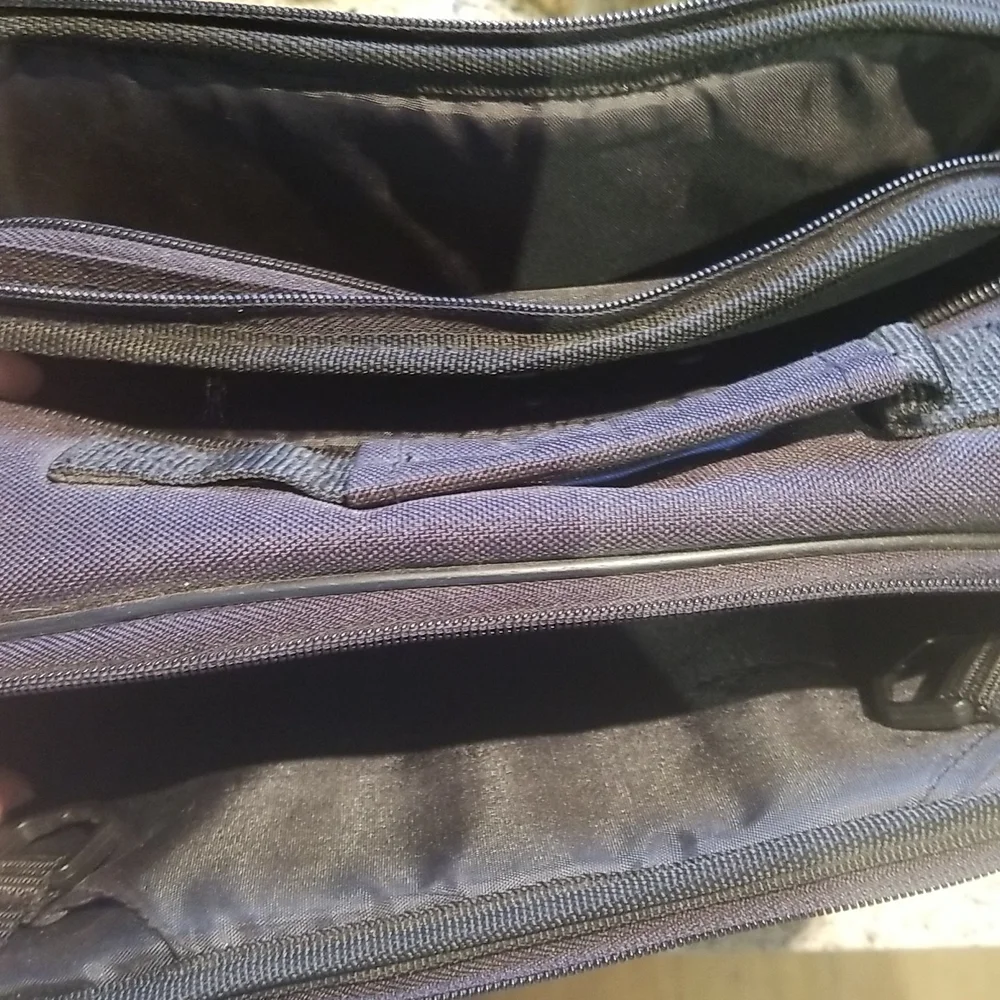 Media Bag great condition w/several zippered pockets & lay down workstation